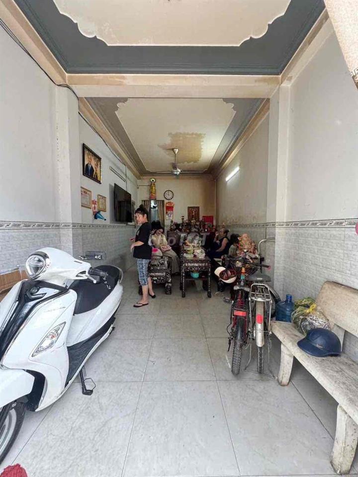 BAN NHA CHUC CHÍNH HEM 68 CÁCH MANG THÁNG TÁM