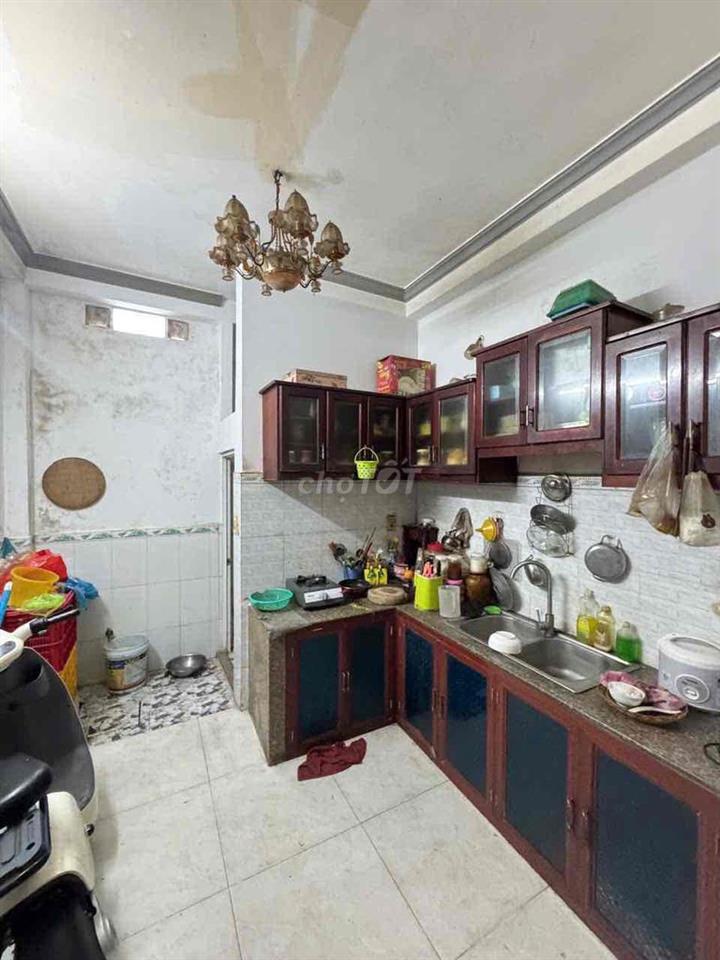 BAN NHA CHUC CHÍNH HEM 68 CÁCH MANG THÁNG TÁM