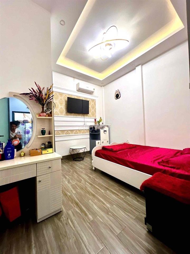 BAN NHA HEM 9 PHẠM NGỌC HUNG