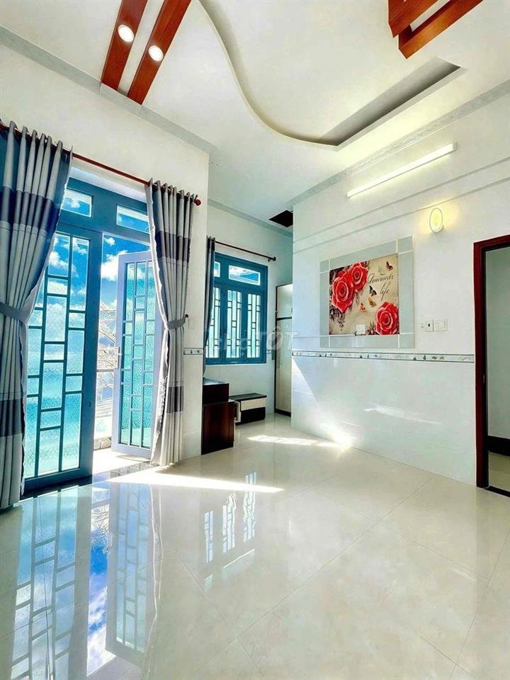 BAN NHA HEM 112 HOANG QUỐC VIỆT