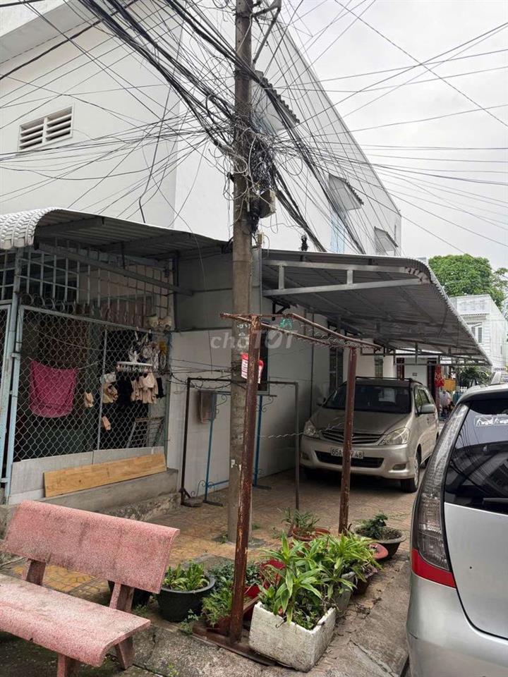 BÁN GẤP NHÀ 1 TRỆT 1 LẦU - DT 5x12M - SÀN 120M2 - CÓ SÂN ĐẬU Ô TÔ 