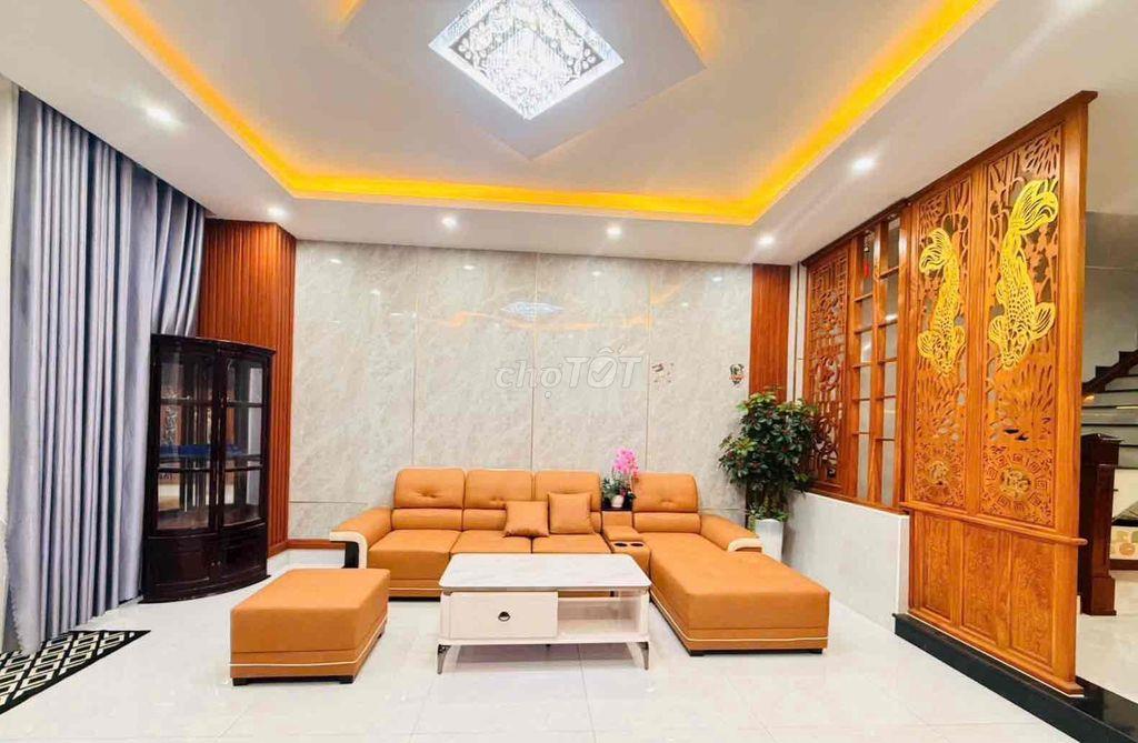 Nhà 1 trệt 2 lầu Hồng Loan hướng Đông Nam tài lộc