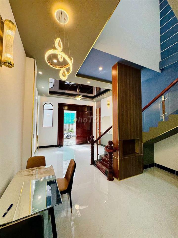Bán nhà mới xây