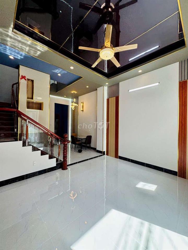 Bán nhà mới xây