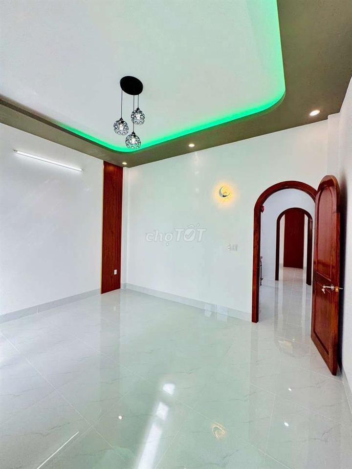 Bán nhà mới xây