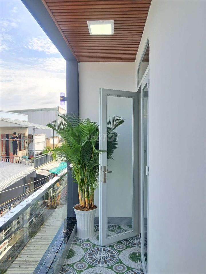 Bán nhà mới xây