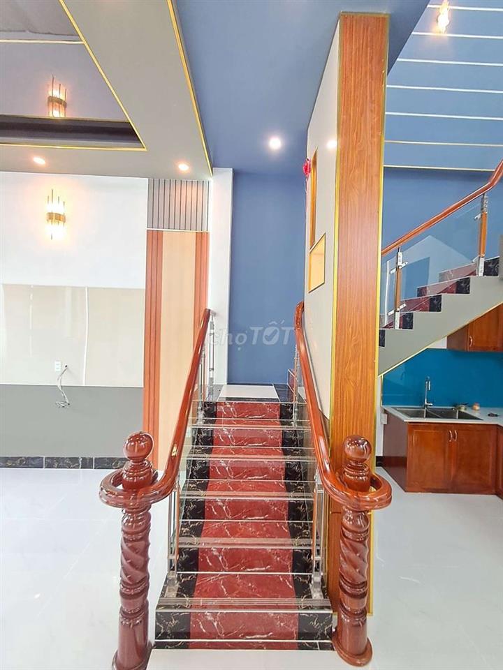Bán nhà mới xây