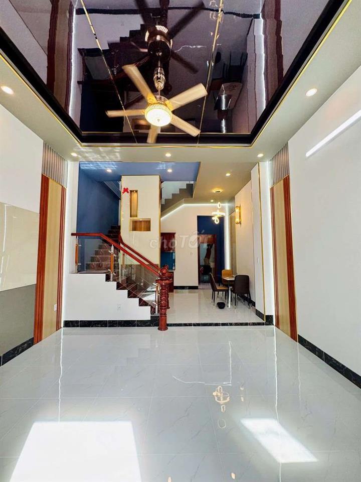 Bán nhà mới xây