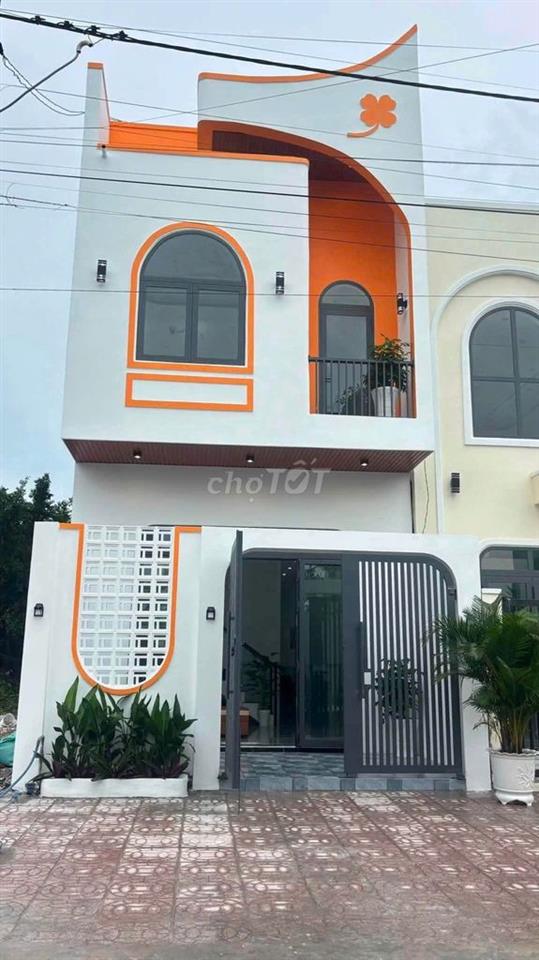 Bán nhà trệt lầu mới hoàn thiện tại KDC Đông Phú, Châu Thành, Cần Thơ