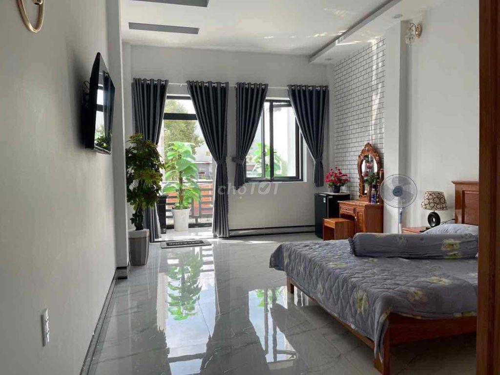 nhà bán để lại toàn bộ nội thất gỗ bên lh chính chủ *** hiền