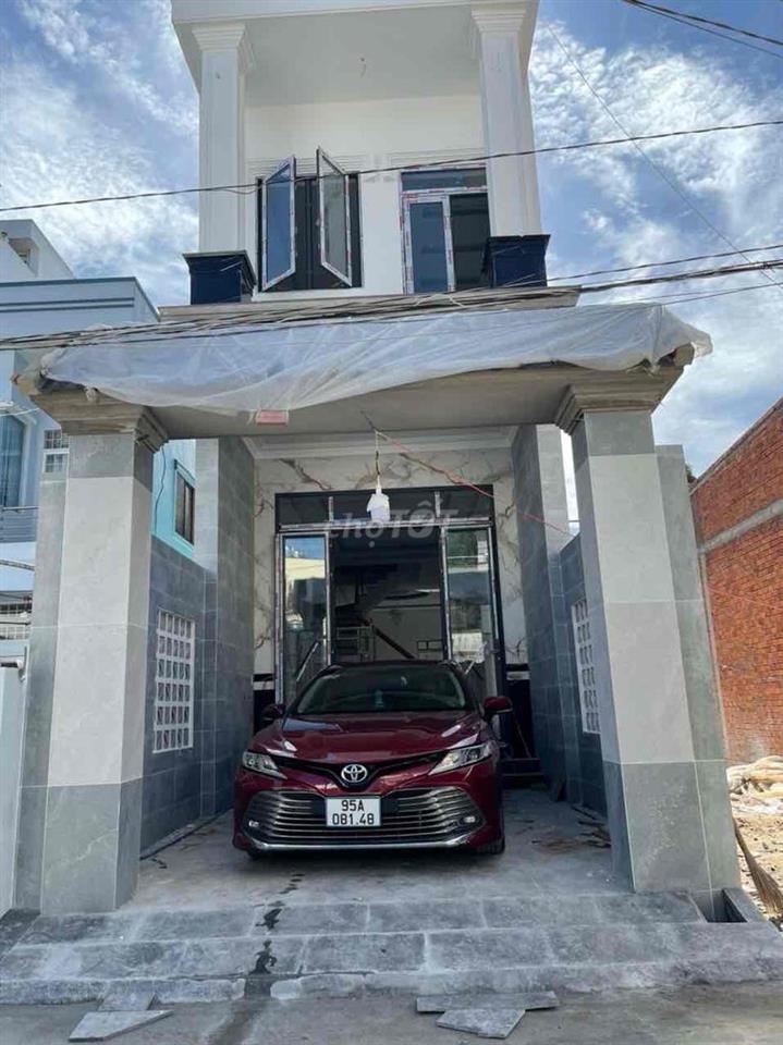 nhà bán để lại toàn bộ nội thất gỗ bên lh chính chủ *** hiền