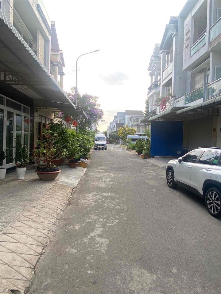 Chính chủ bán nhà 1 trệt 2 lầu KDC Hưng Phú 1