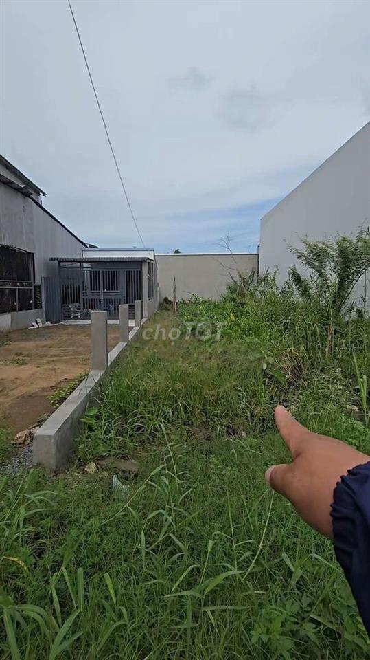 NỀN GIÁ RẺ CÁI RĂNG ĐƯỜNG NGUYỄN THỊ TRÂM