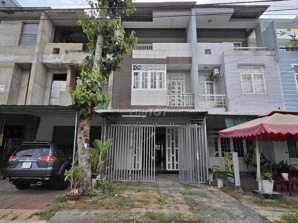 CẦN TIỀN BÁN GẤP