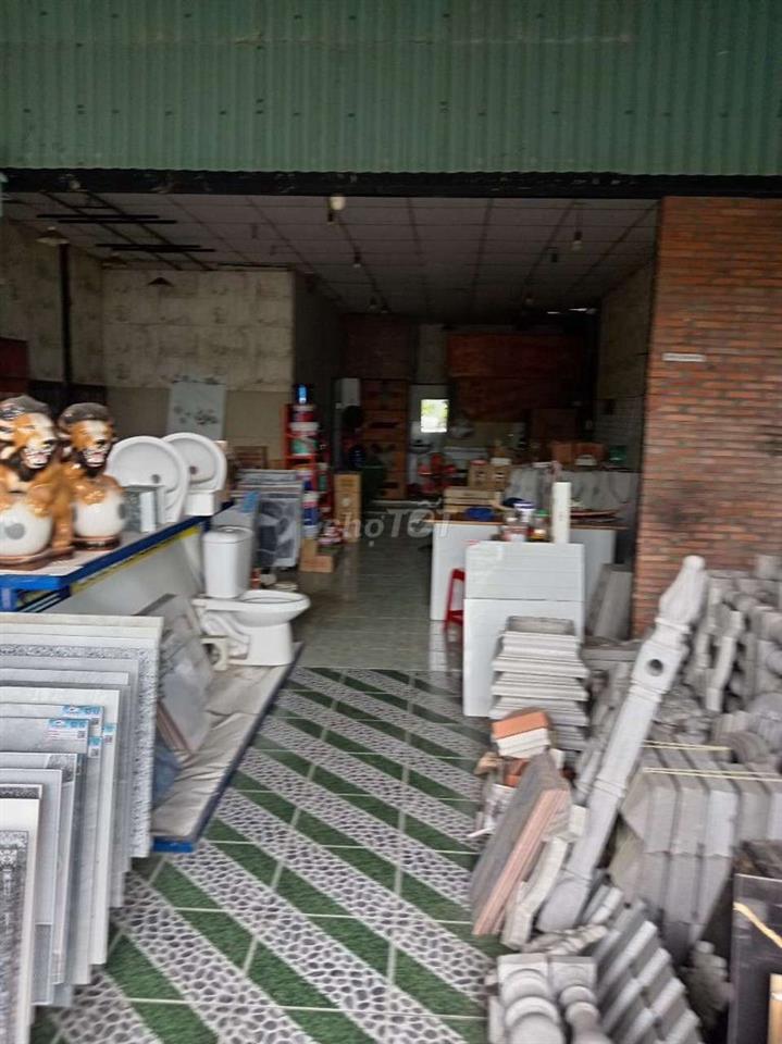 Không có thời gian trông coi cần sang lại mặt bằng đối diện trường học
