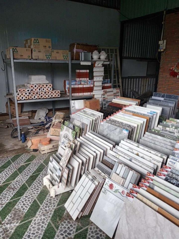Không có thời gian trông coi cần sang lại mặt bằng đối diện trường học