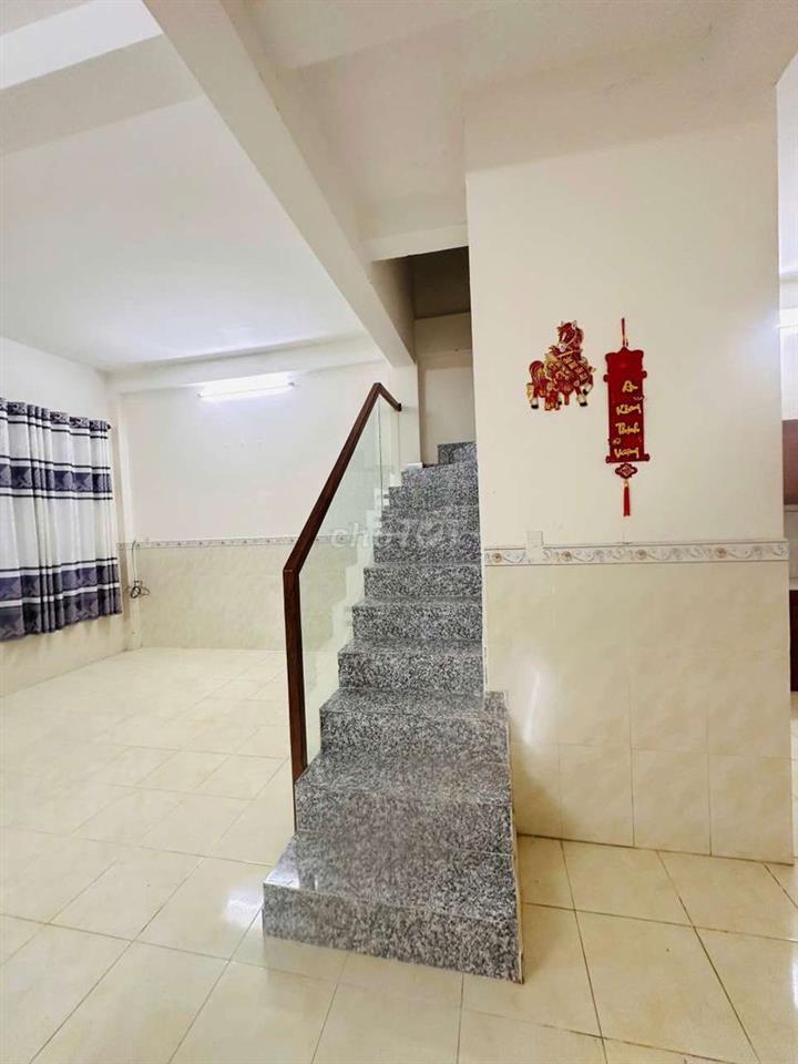 CHO THUÊ NHÀ TRỆT LẦU - GÓC HẺM HÔNG THOÁNG MÁT - KDC HOÀNG QUÂN