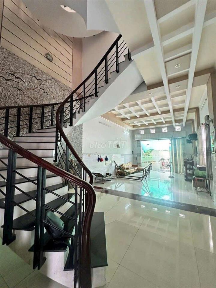 BÁN NHÀ 3 TẦNG VÀ SÂN VƯỜN 900m2 - ĐƯỜNG LÊ HỒNG PHONG - GIÁ 20 TỶ