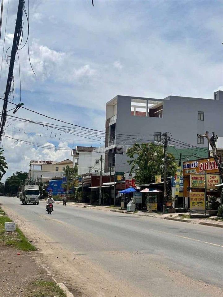 BÁN NHÀ 3 TẦNG VÀ SÂN VƯỜN 900m2 - ĐƯỜNG LÊ HỒNG PHONG - GIÁ 20 TỶ
