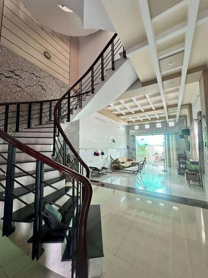 BÁN NHÀ 3 TẦNG VÀ SÂN VƯỜN 900m2 - ĐƯỜNG LÊ HỒNG PHONG - GIÁ 20 TỶ