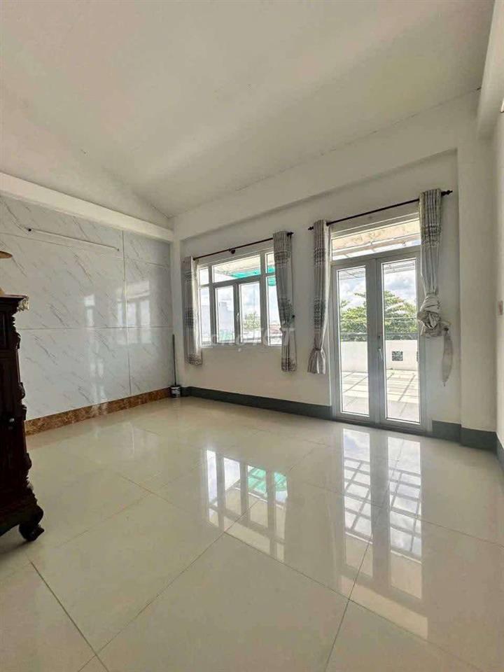 BÁN NHÀ 3 TẦNG VÀ SÂN VƯỜN 900m2 - ĐƯỜNG LÊ HỒNG PHONG - GIÁ 20 TỶ