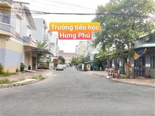 Nền nằm giữa 2 trường học THCS và tiểu học