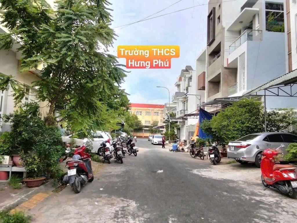 Nền nằm giữa 2 trường học THCS và tiểu học