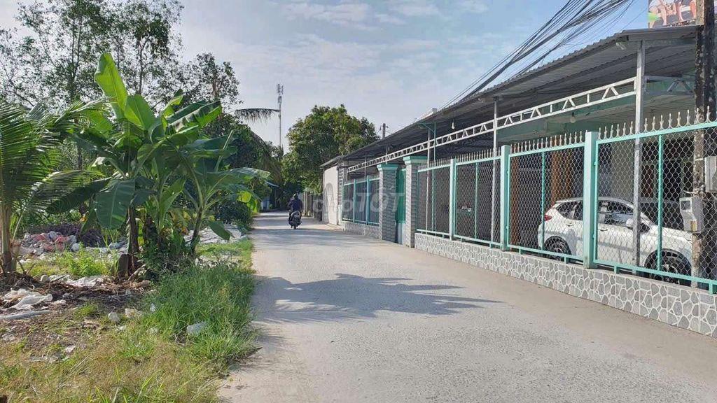 nền lộ ô tô, sát TT cái răng