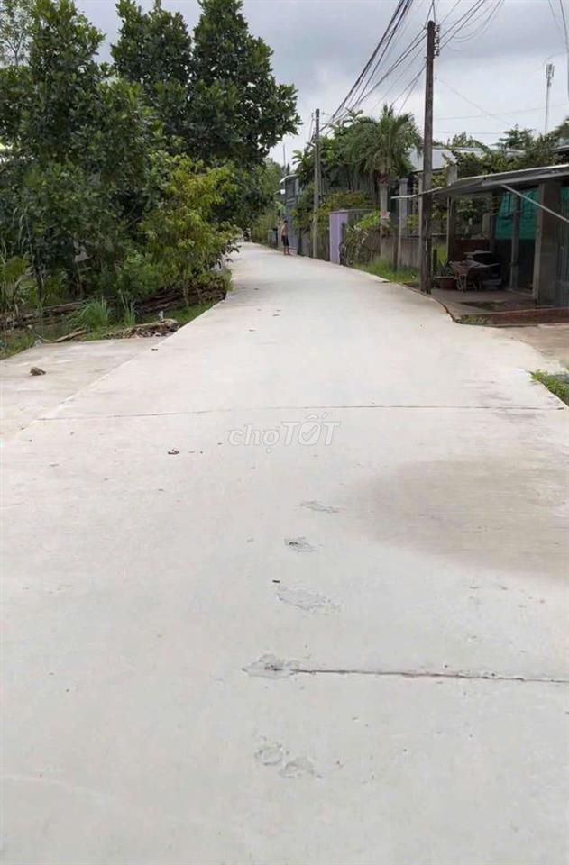 nền lộ ô tô, sát TT cái răng