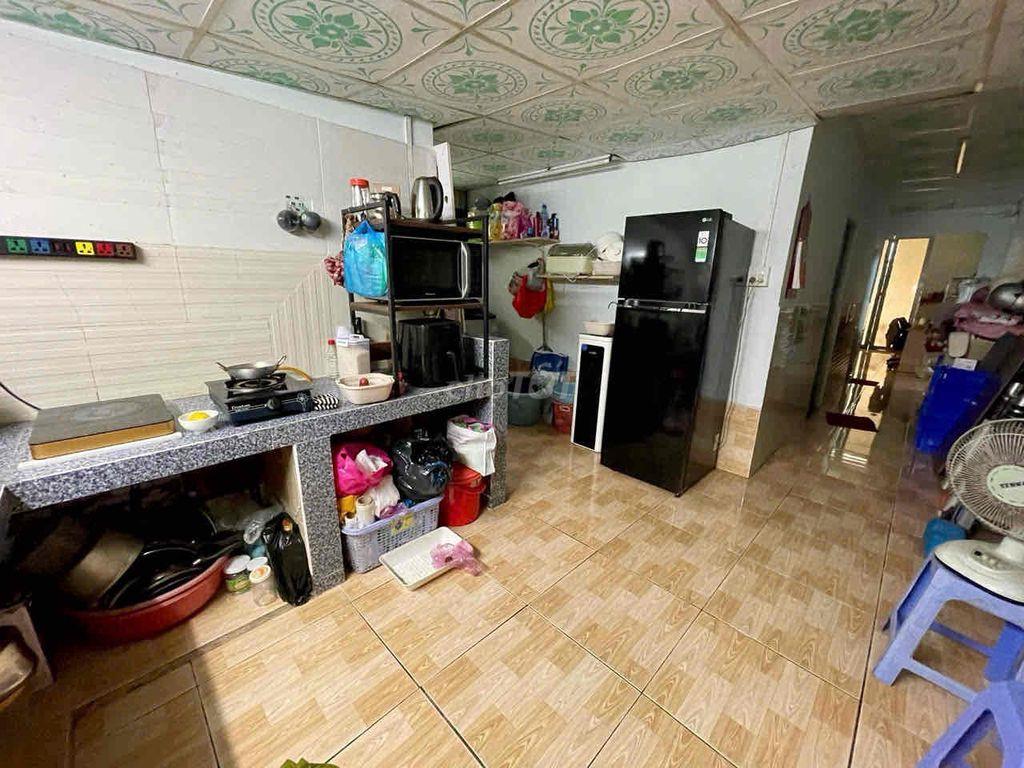 Bán đất tặng nhà cấp 4