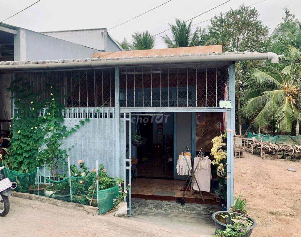 Bán đất tặng nhà cấp 4