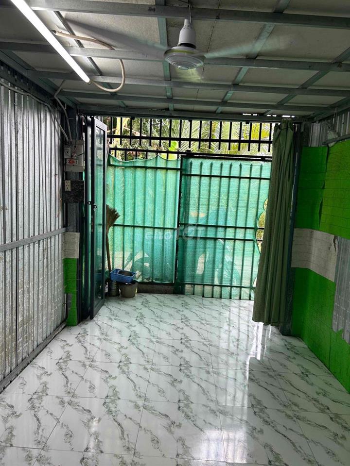nhà ven sông