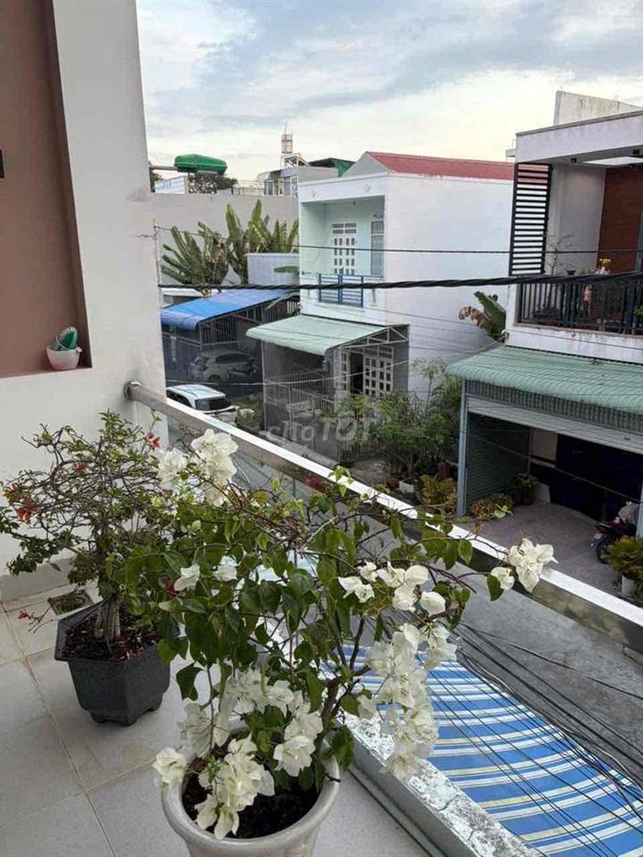Nhà 2 lầu KDC Diệu Hiền