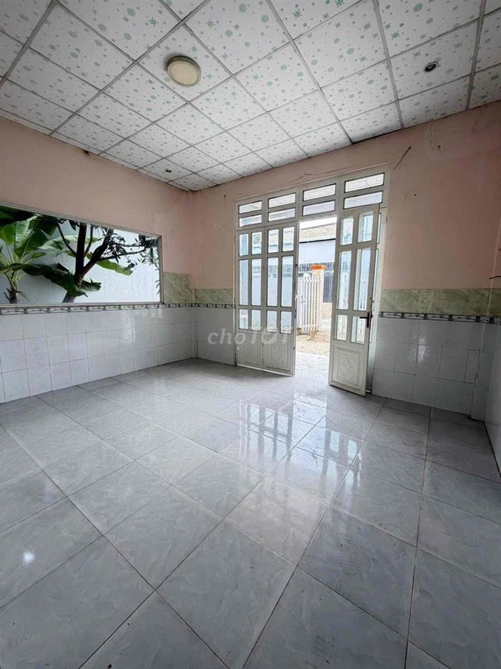Nhà sân vườn gần Đh Tây Đô