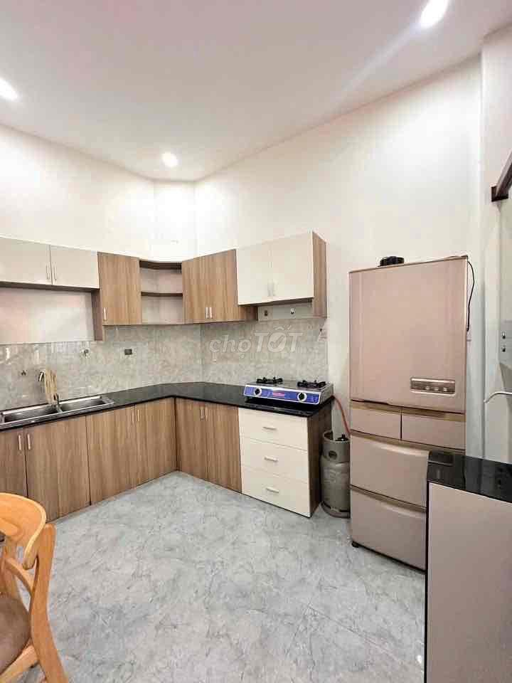 Nhà lầu full nội thất Hẻm Đoàn Thị Điểm