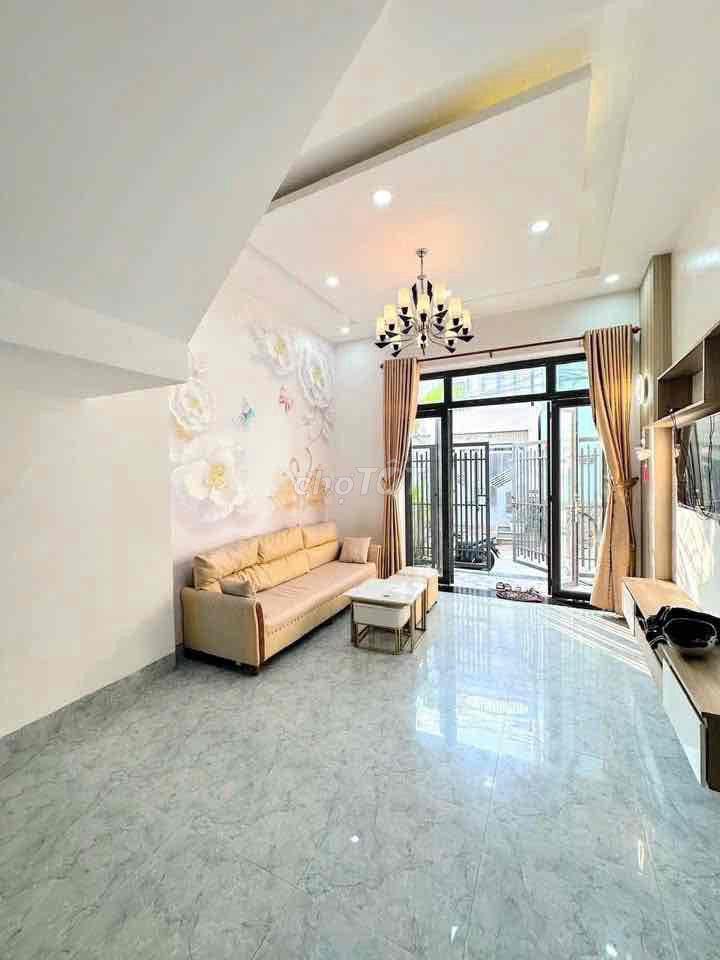 Nhà lầu full nội thất Hẻm Đoàn Thị Điểm