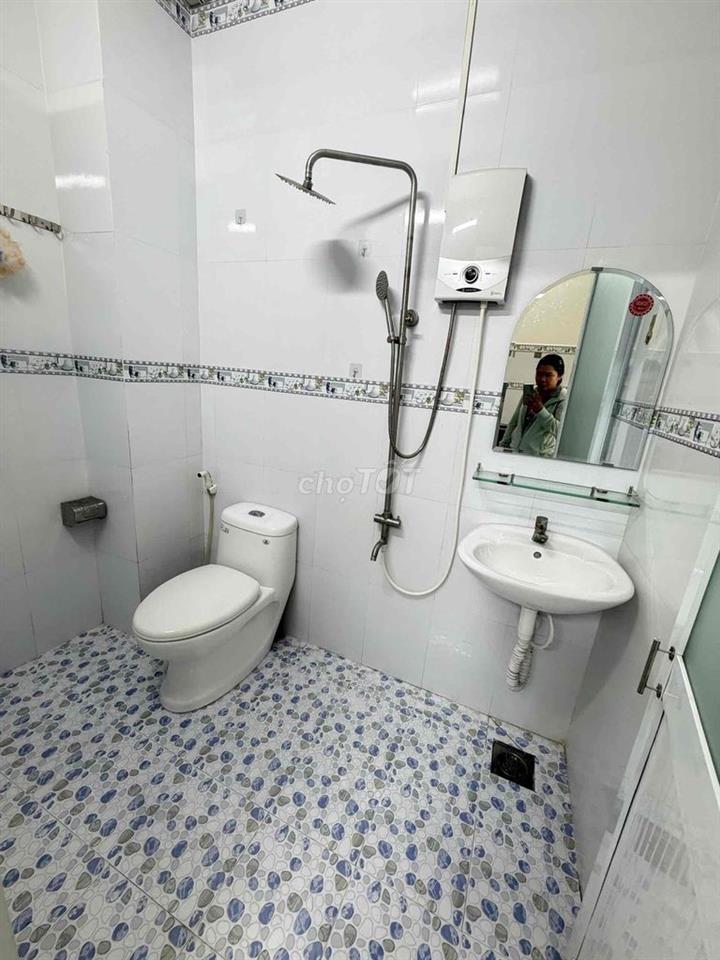 Nhà mới lầu Hẻm Nguyễn Văn Cừ