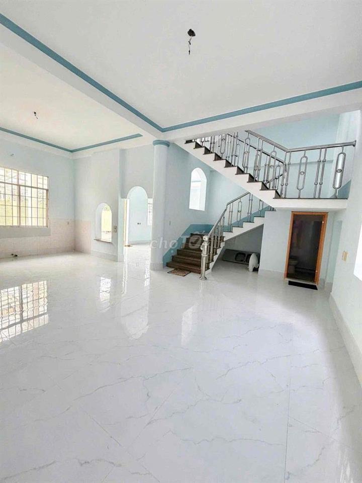 Cho thuê biệt thự  góc 2 mặt tiền 600m2 ngay trung tâm NK