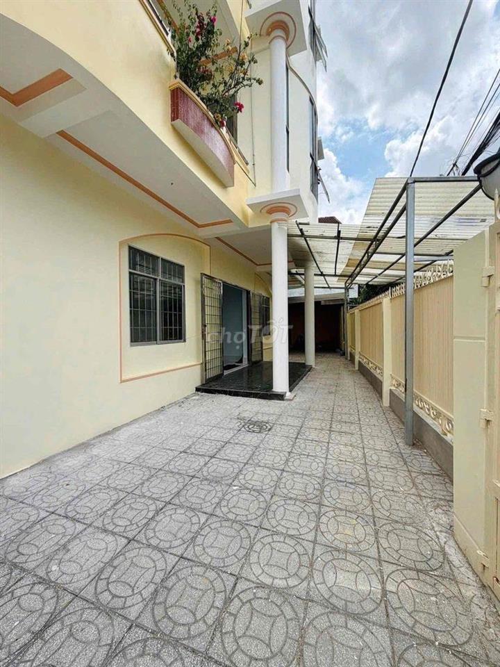 Cho thuê biệt thự  góc 2 mặt tiền 600m2 ngay trung tâm NK