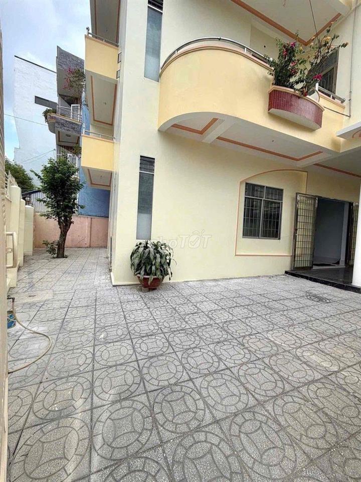 Cho thuê biệt thự  góc 2 mặt tiền 600m2 ngay trung tâm NK