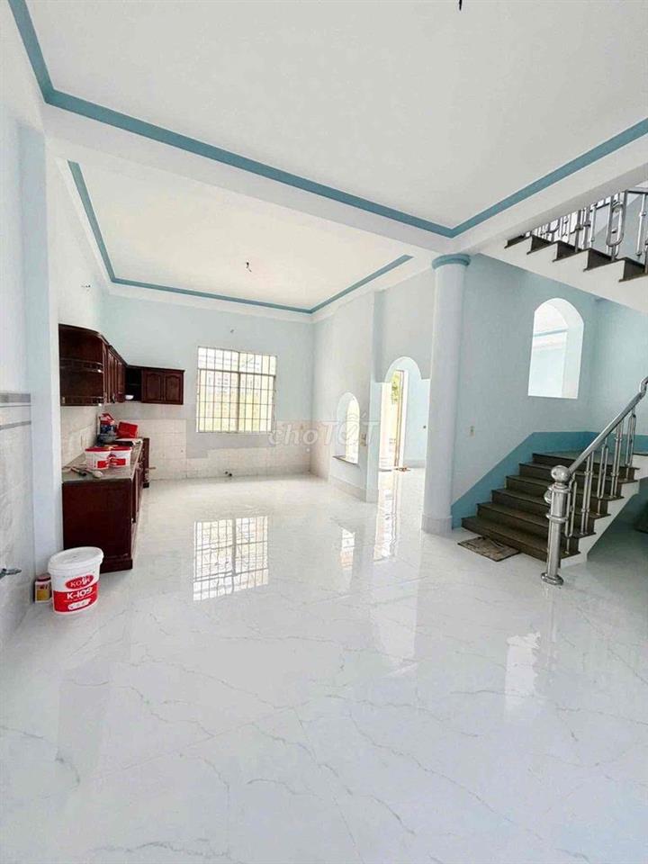 Cho thuê biệt thự  góc 2 mặt tiền 600m2 ngay trung tâm NK