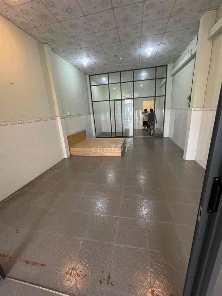 Nhà trống suốt KDC Hồng Phát