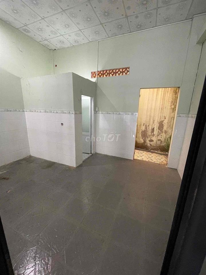 Nhà trống suốt KDC Hồng Phát