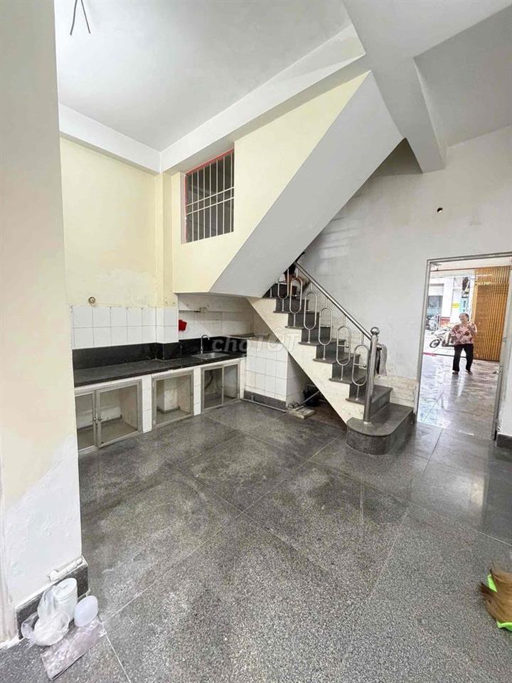 Nhà 3 phòng trục chính hẻm 30/4
