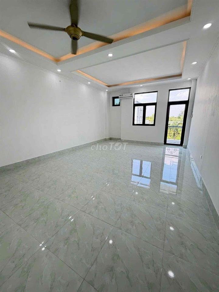 Nhà mới 3 lầu KDC 586