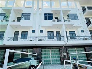Nhà mới 3 lầu KDC 586