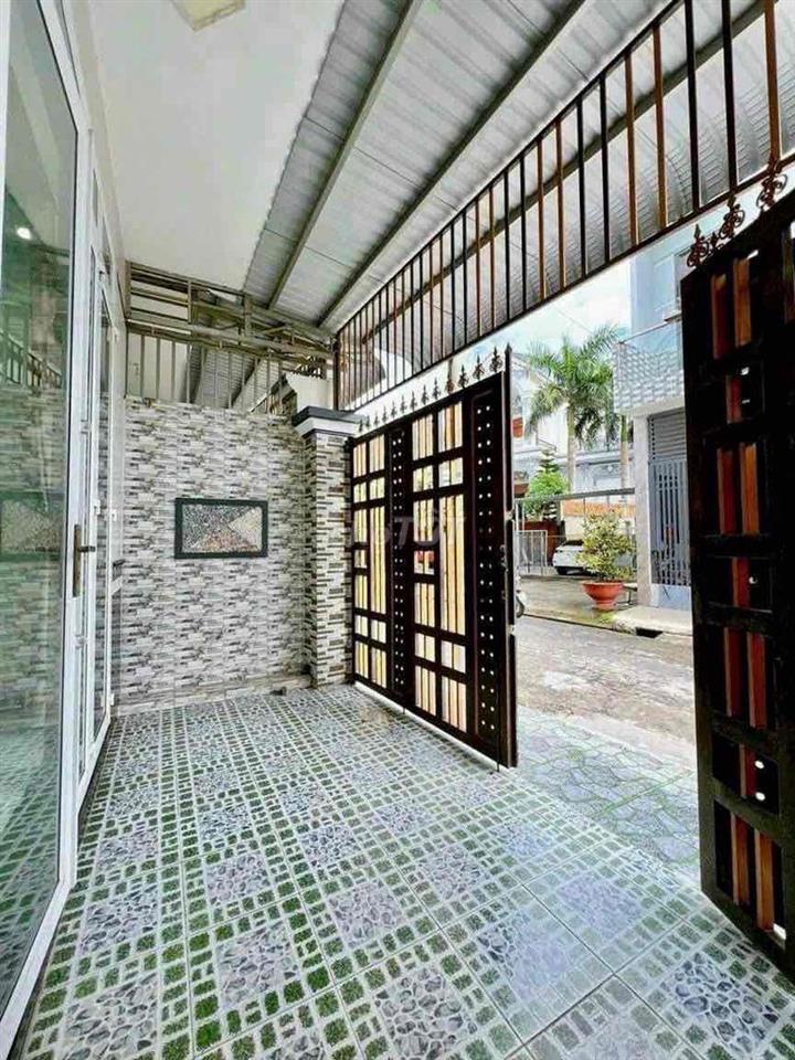 Nhà lầu mới có nội thất gần Đh Y Dược