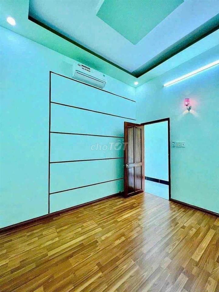 Nhà lầu mới có nội thất gần Đh Y Dược