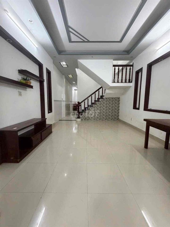 Nhà 3pn có nội thất hẻm oto Trần Quang Diệu