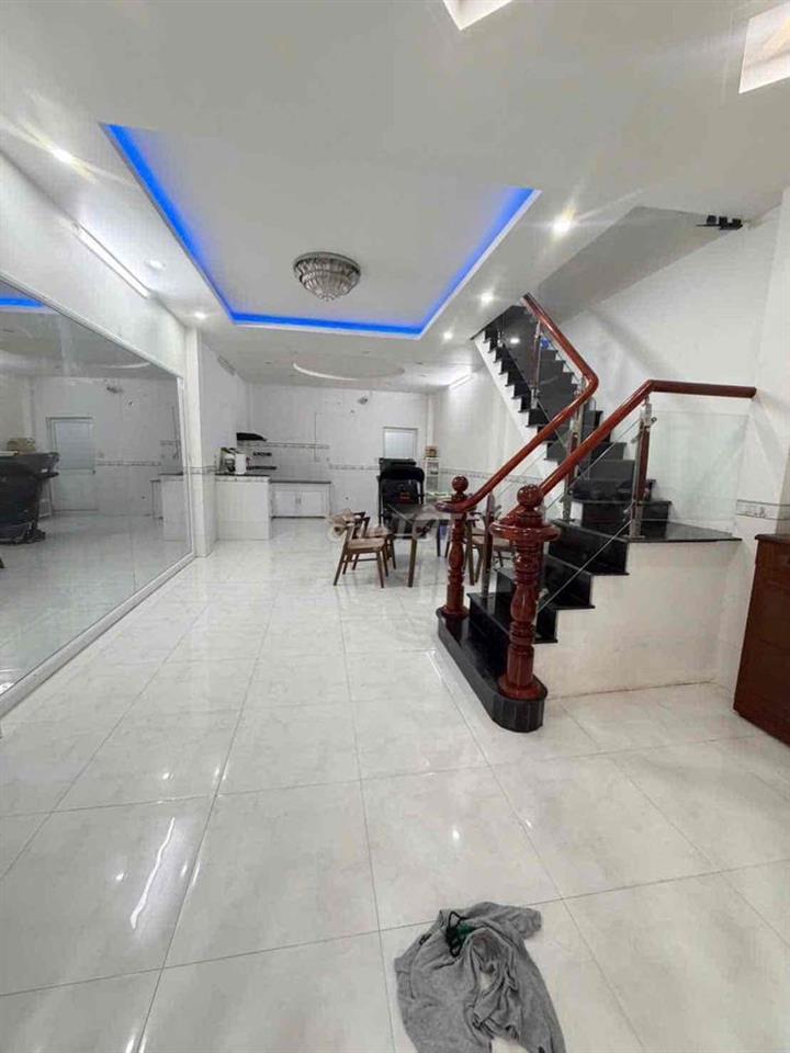 Nhà lầu có nội thất hẻm 3/2